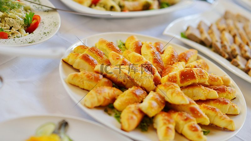 食品代加工与OEM：如何选择最适合的合作模式**
